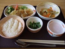 身体に優しく栄養バランスを考えた食事メニューをご提供