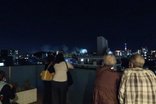 今夏、夜の6階テラスにて