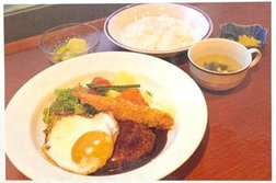 とろ～り目玉焼き付き ハンバーグ&エビフライ