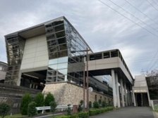 中央大学・明星大学駅