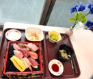 フロアが笑顔でいっぱいに!『にぎり寿司』の日😄🍣