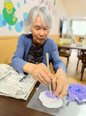 紙粘土とお花紙を使った「アジサイ作り」