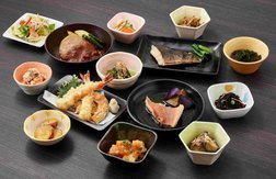 バラエティー豊かな食事をご提供