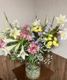 【今週の装花】エントランスを彩る、華やかな生け花のご紹介