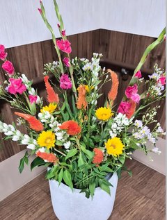 【今週の装花】あたたかなビタミンカラーが彩る、温もりあふれる生け花