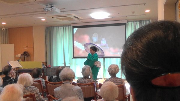スマイルグループのボランティアさんに来ていただいた 和楽久シニアレジデンス長津田 横浜市緑区 Lifull 介護 スマイルグループのボランティアさんに来ていただいた 和楽久シニアレジデンス長津田 横浜市緑区 Lifull 介護
