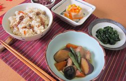 季節に合わせたおかずも出てきます♪