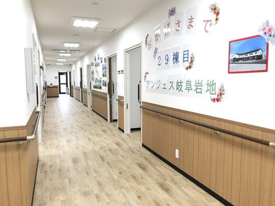 アンジェス岐阜岩地