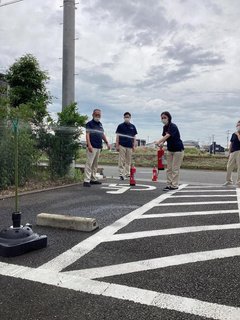 今日は定期的に行っている「消防訓練」の様子をレポートします