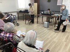 当施設のご入居者様は、皆さん歌が大好きです!