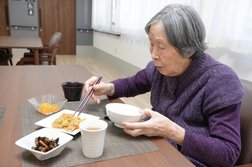 ご自宅のように、手になじむ食器を
