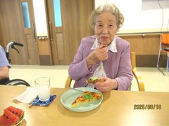 R8.8.18 グルメあざれあ「手ごねピザ2種🍕トマト&塩レモン」①