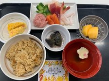 炊きこみご飯・お刺身