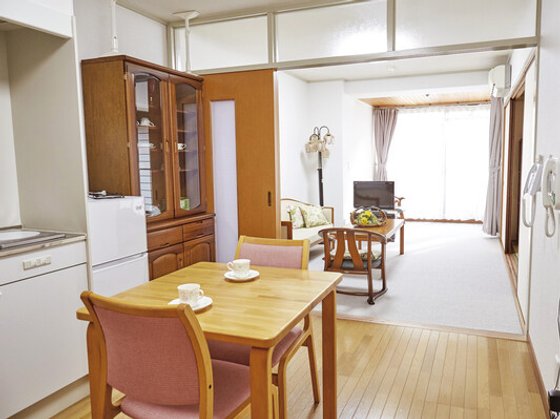 エリーネス須磨