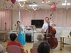オカリナとコントラバスの演奏会が行われました。