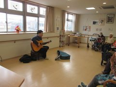 安東さんのギターコンサート♪