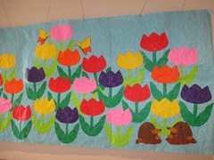 ホールの壁紙が変わりました。