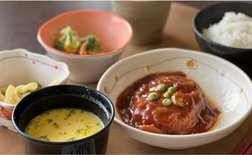 出来立ての食事を提供させていただきます