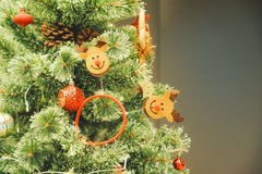 ご入居者愛用のピアノが奏でる。特別なクリスマス伴奏会