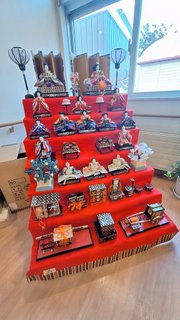 桃の節句に向けて雛飾り