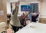 【あおぞらデイサービスセンター油山】指先から空まで!体操でノビノビ!