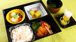 心を満たす、 毎日のあたたかなお食事。