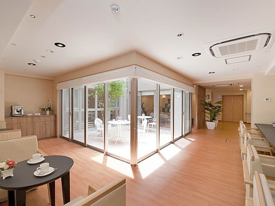 ＳＯＭＰＯケアラヴィーレ横浜弥生台