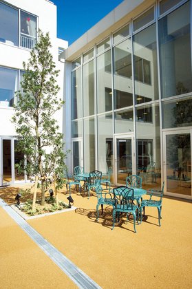 ＳＯＭＰＯケアラヴィーレ座間谷戸山公園