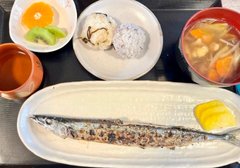 手作りの食事(サンマ定食)