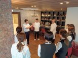 レストランスタッフも最高のおもてなしを目指して🗻🎌🍴