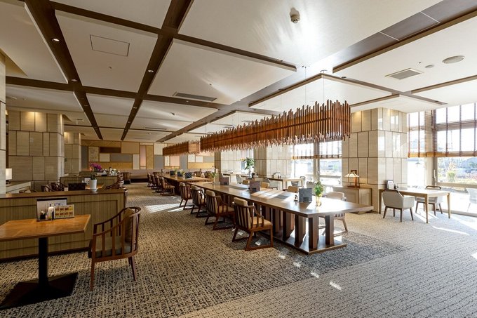中庭に面したレストラン