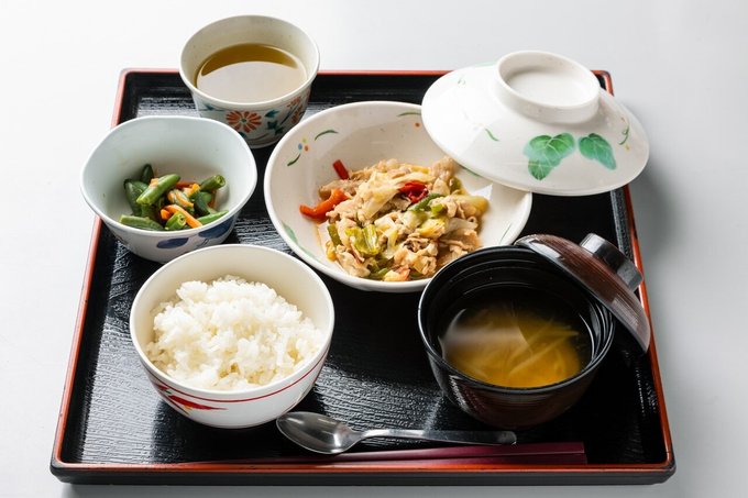 お昼の献立の和食定食