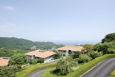 海の絶景と温泉。健康長寿を叶えるシニアレジデンス
