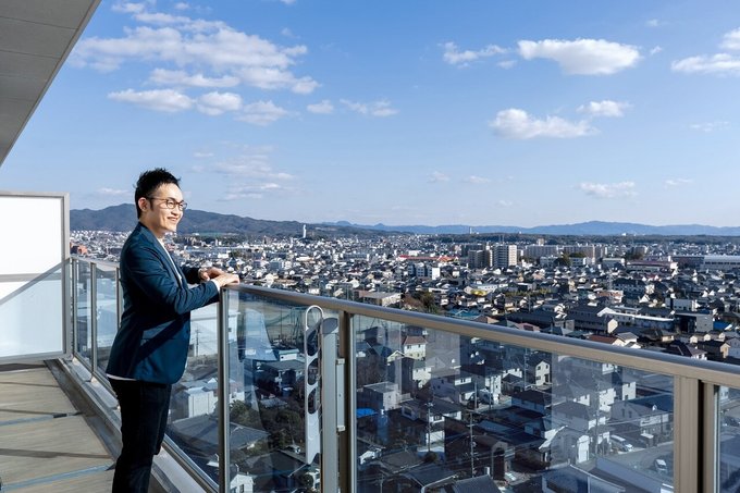 14F居室のバルコニーからは街を一望