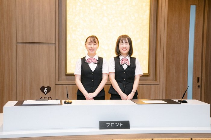 フロントスタッフ