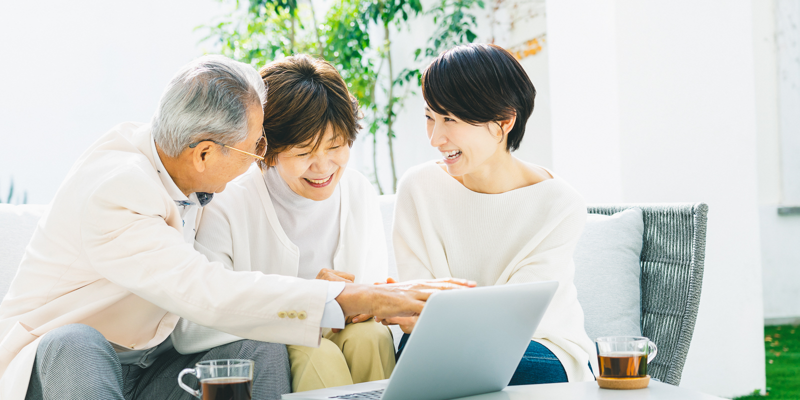 入居する施設を話し合う様子